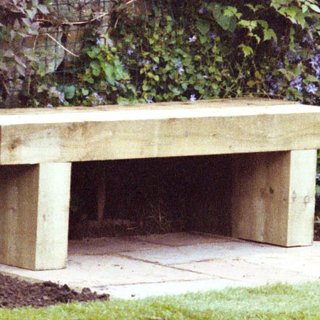 Gartenbank aus Eichenschwellen