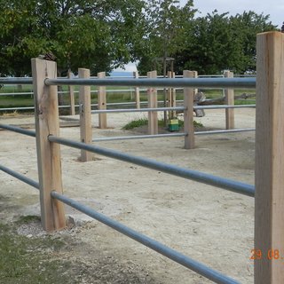 Koppelzaun aus Eichenschwellen