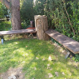 Gartenbank aus Eichenbrettern