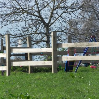Gartenzaun aus Eichenschwellen