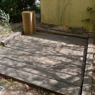 Kleine Terrasse aus Eichenschwellen