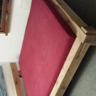 Bett aus Eichenschwellen